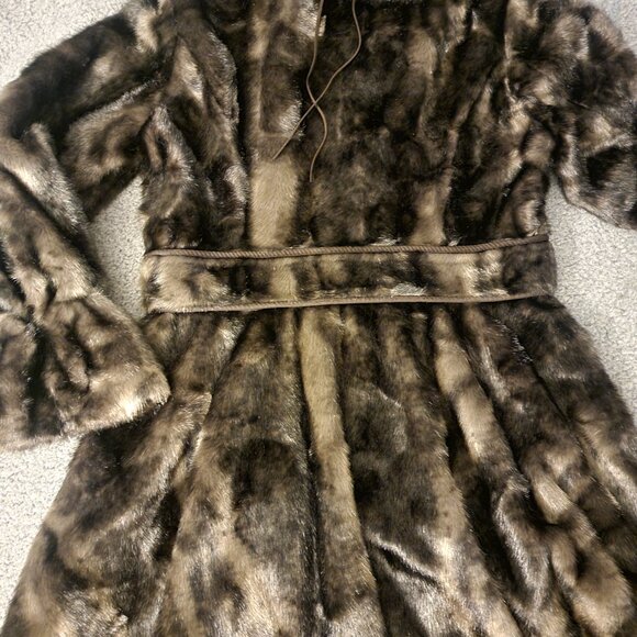 Beautiful Faux Fur Coat! - Picture 7 of 11